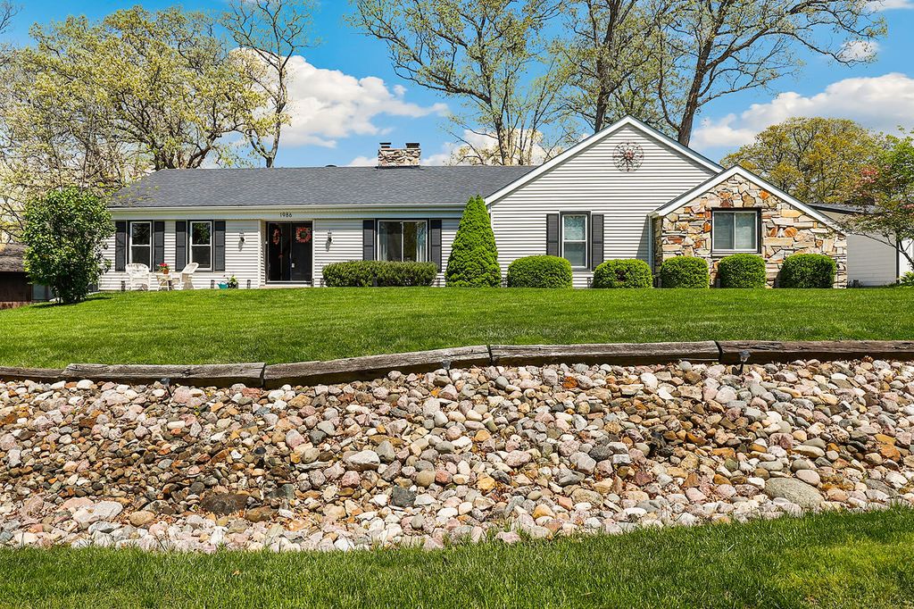 Photo of 1986 Greenvalley Drive, Crown Point, IN 46307 (MLS # 838557)