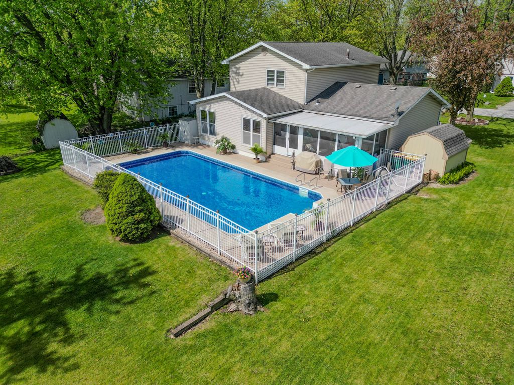 Photo of 1184 Winterhaven Lane, Crown Point, IN 46307 (MLS # 839411)
