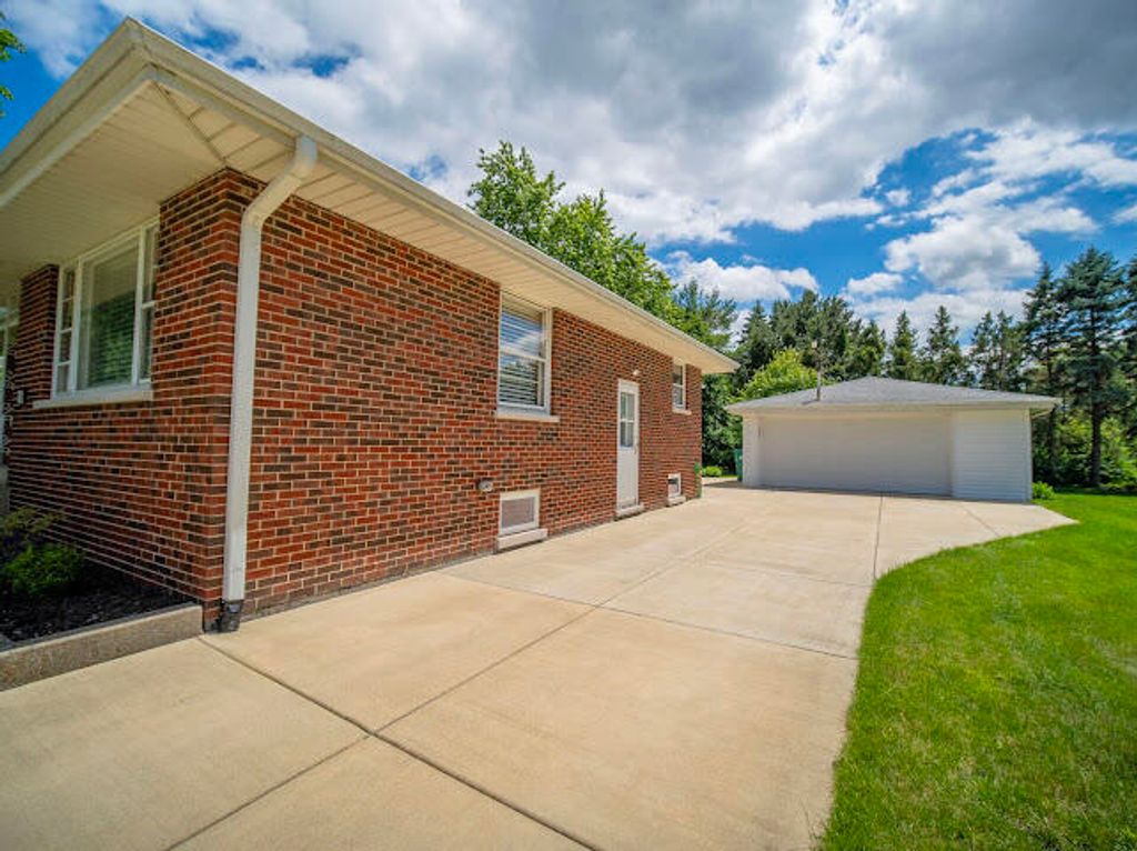 Photo of 548 South Street, Munster, IN 46321 (MLS # 841121)