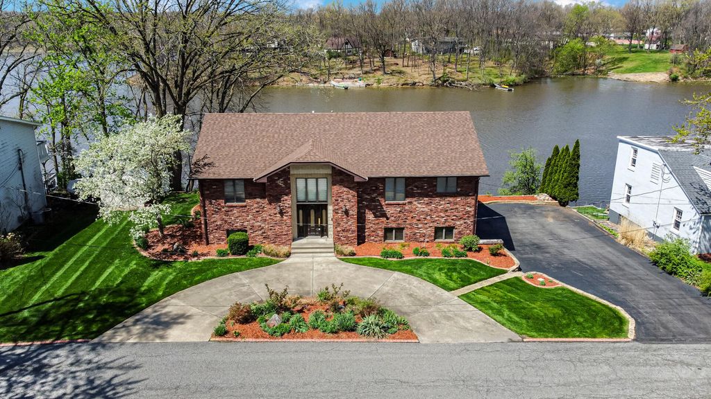 Photo of 1242 River Terrace, Hobart, IN 46342 (MLS # 837410)
