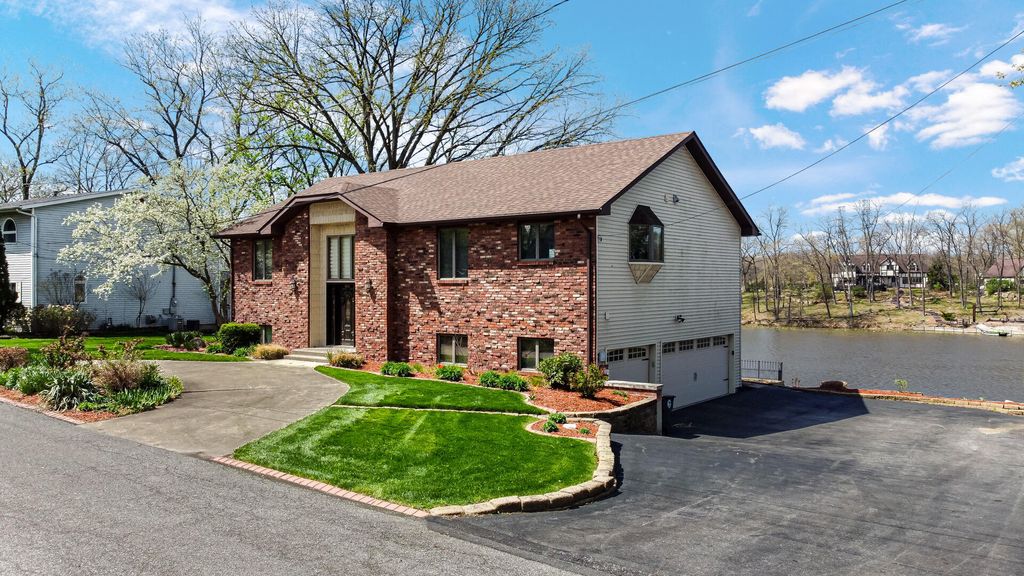 Photo of 1242 River Terrace, Hobart, IN 46342 (MLS # 837410)