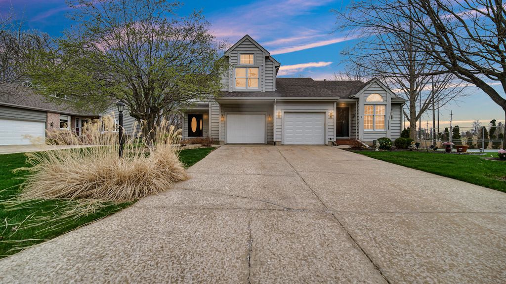 Photo of 3808 Chimney Hill Drive, Valparaiso, IN 46383 (MLS # 836896)