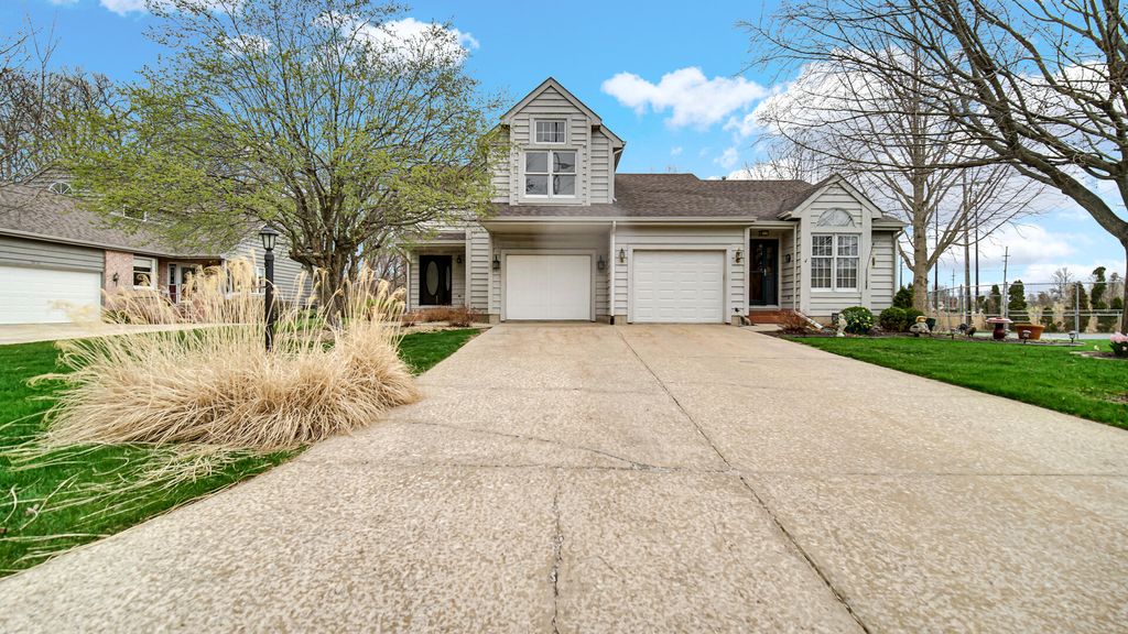 Photo of 3808 Chimney Hill Drive, Valparaiso, IN 46383 (MLS # 836896)