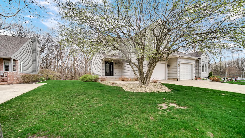 Photo of 3808 Chimney Hill Drive, Valparaiso, IN 46383 (MLS # 836896)