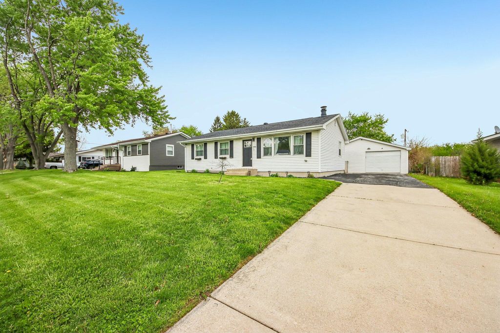 Photo of 1906 Edison Street, Schererville, IN 46375 (MLS # 838074)