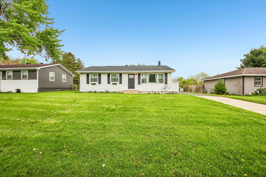 Photo of 1906 Edison Street, Schererville, IN 46375 (MLS # 838074)