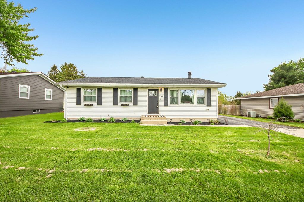 Photo of 1906 Edison Street, Schererville, IN 46375 (MLS # 838074)