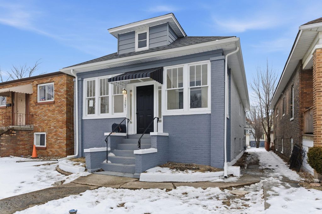 Photo of 1207 Lakeview Avenue, Whiting, IN 46394 (MLS # 833668)