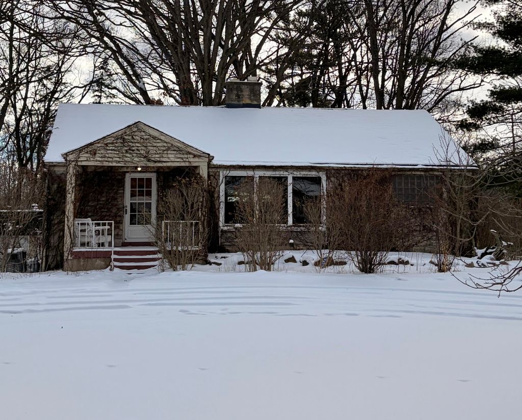 Photo of 1135 Lakeview Drive, Schererville, IN 46375 (MLS # 833639)