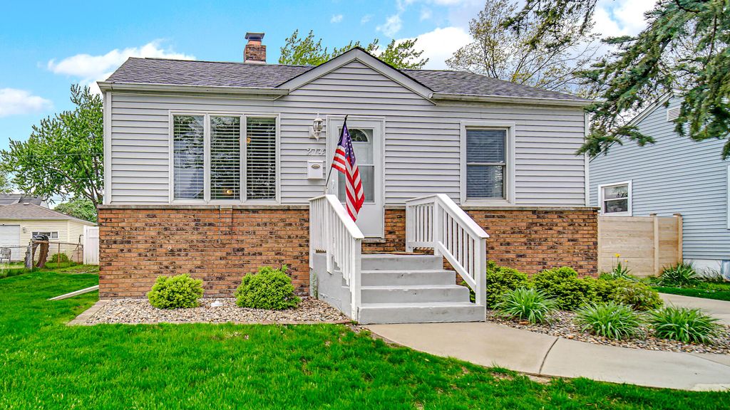 Photo of 214 N Jay Street, Griffith, IN 46319 (MLS # 837855)