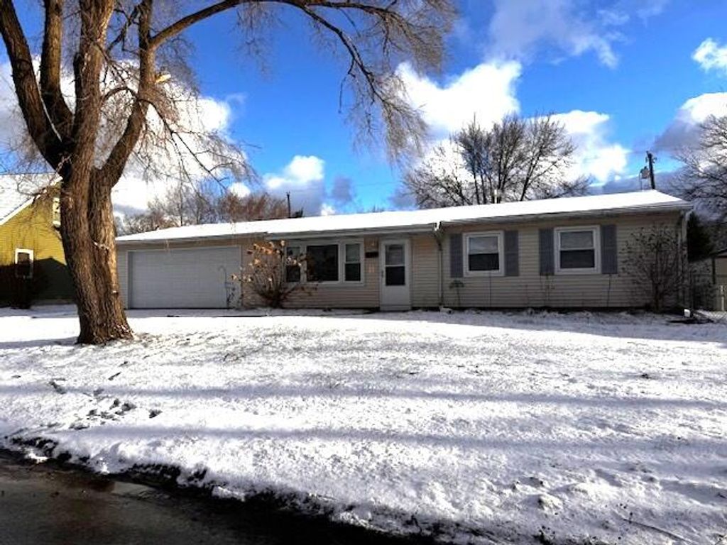 Photo of 411 Prescott Road, Valparaiso, IN 46385 (MLS # 835571)