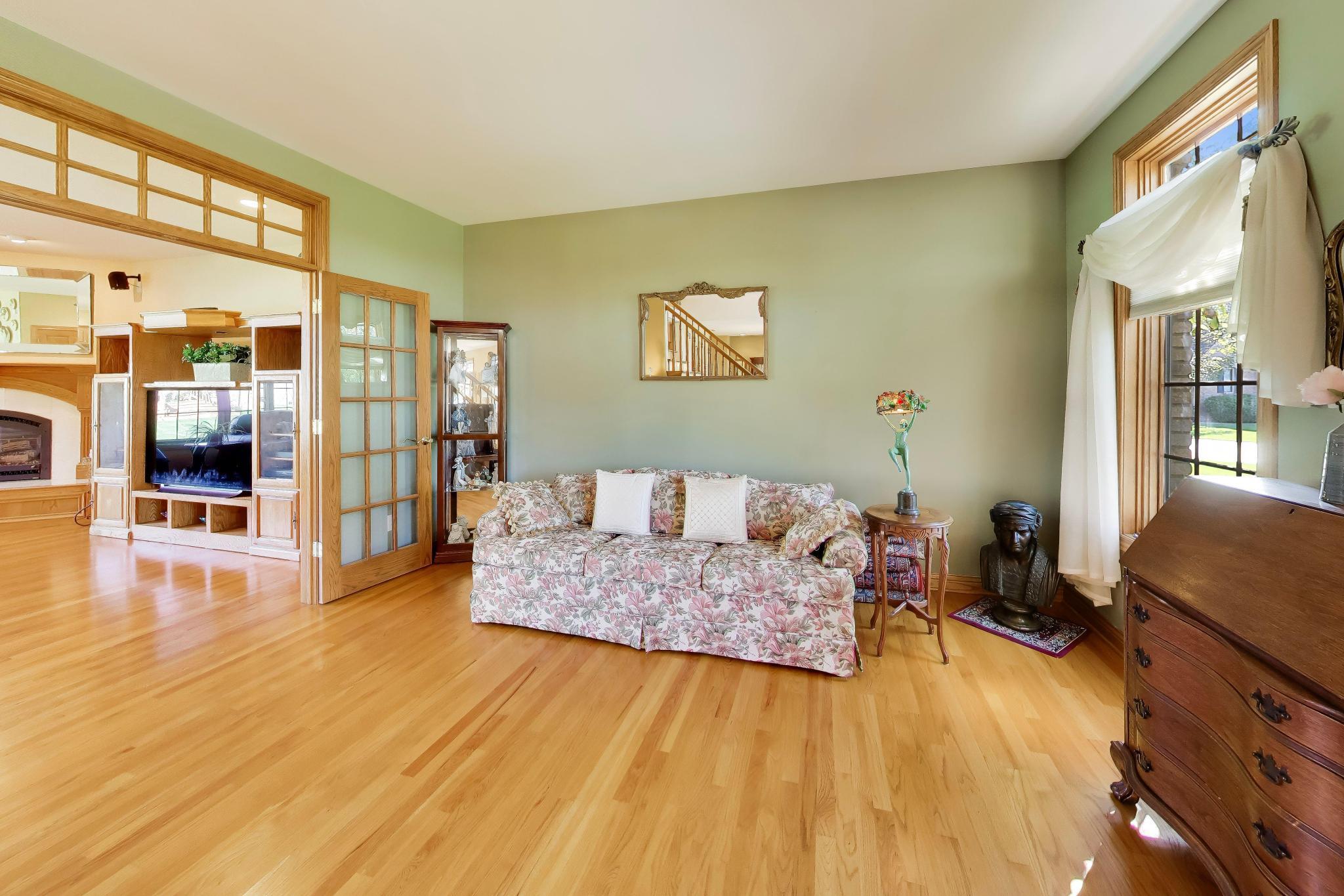 1933 Rosewood Court