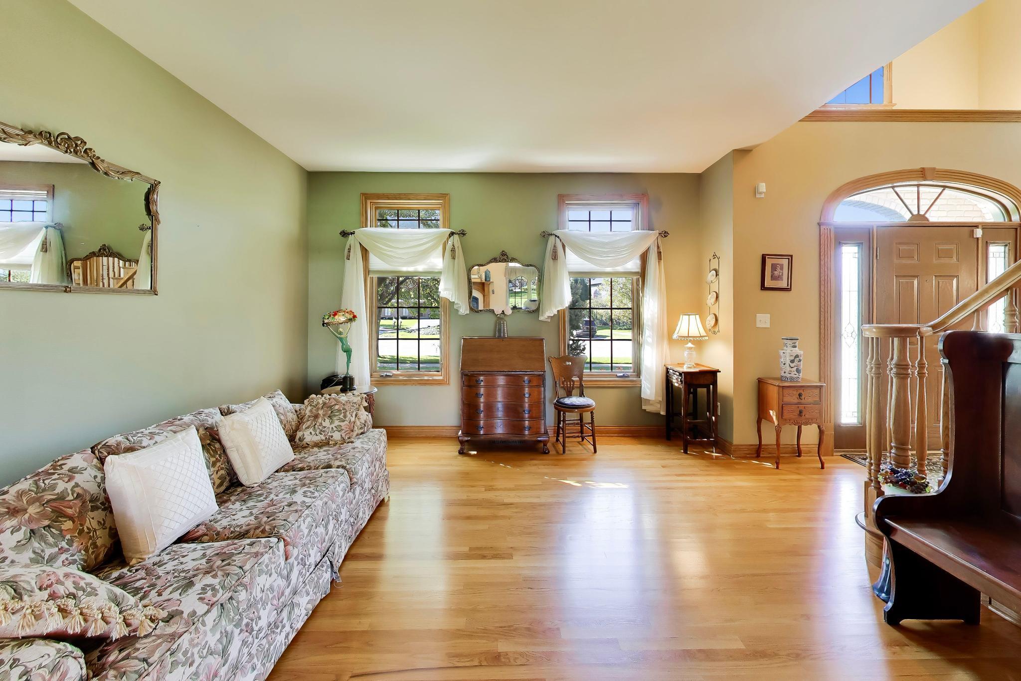 1933 Rosewood Court