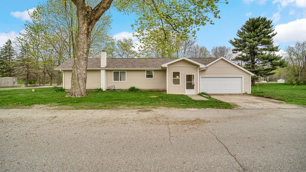 Photo of 901 E 3rd Street, Union Mills, IN 46382 (MLS # 837709)