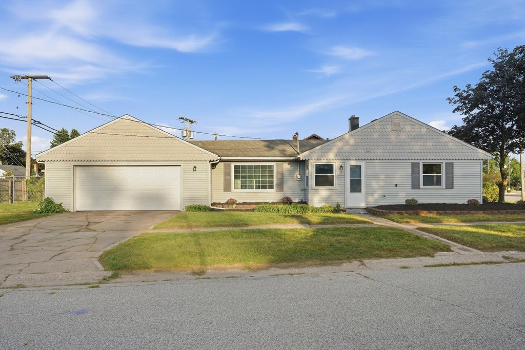 Photo of 920 W Old Ridge Road, Hobart, IN 46342 (MLS # 845278)
