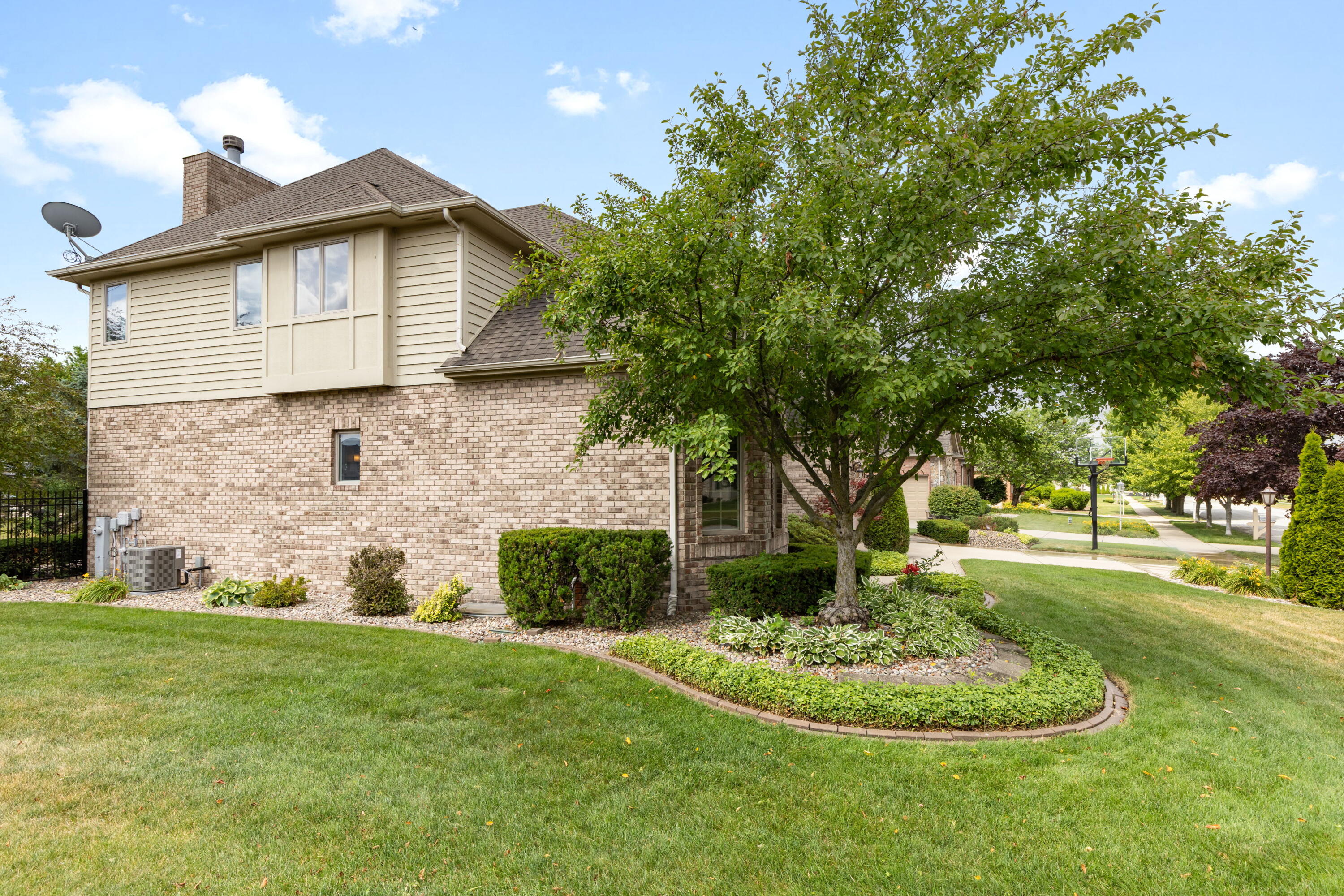 1101 E Cambridge Drive