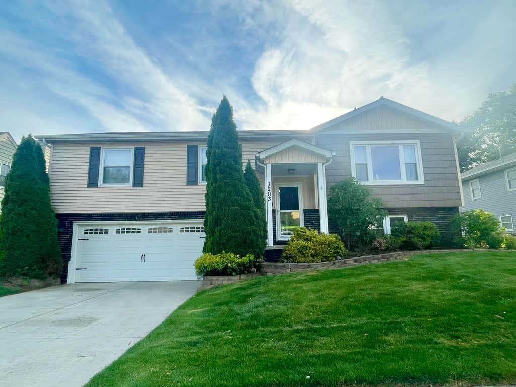 Photo of 3203 Parker Drive, Valparaiso, IN 46383 (MLS # 840664)
