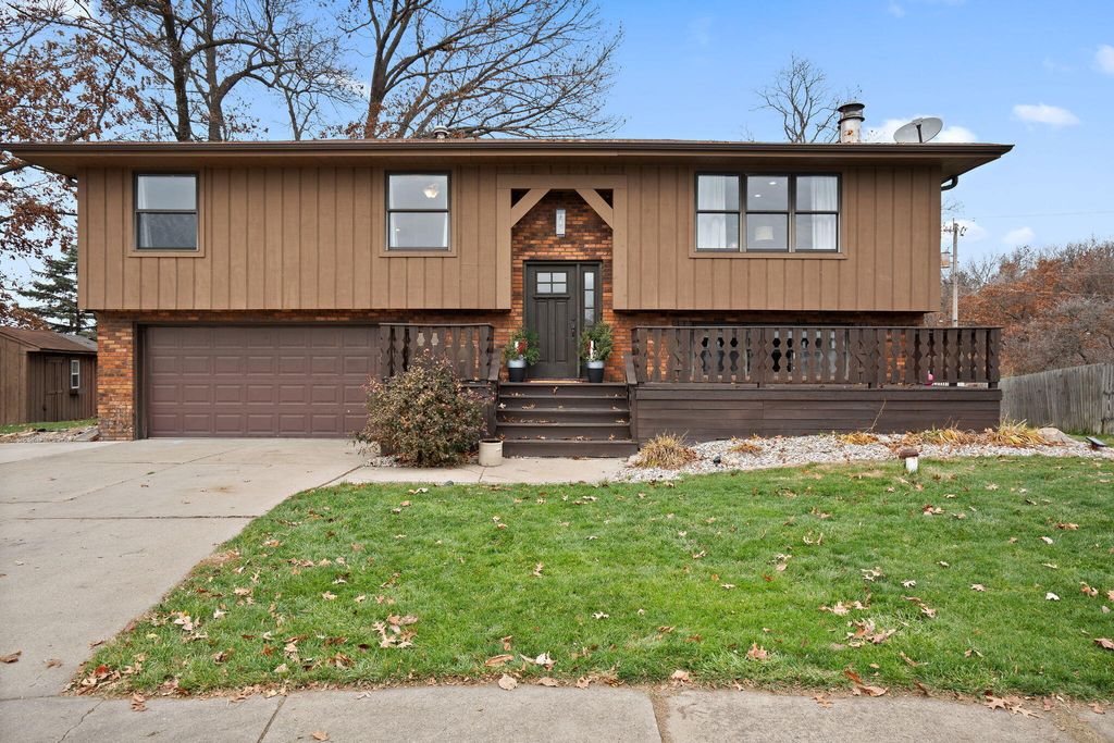 Photo of 7552 W 82nd Court, Crown Point, IN 46307 (MLS # 831365)