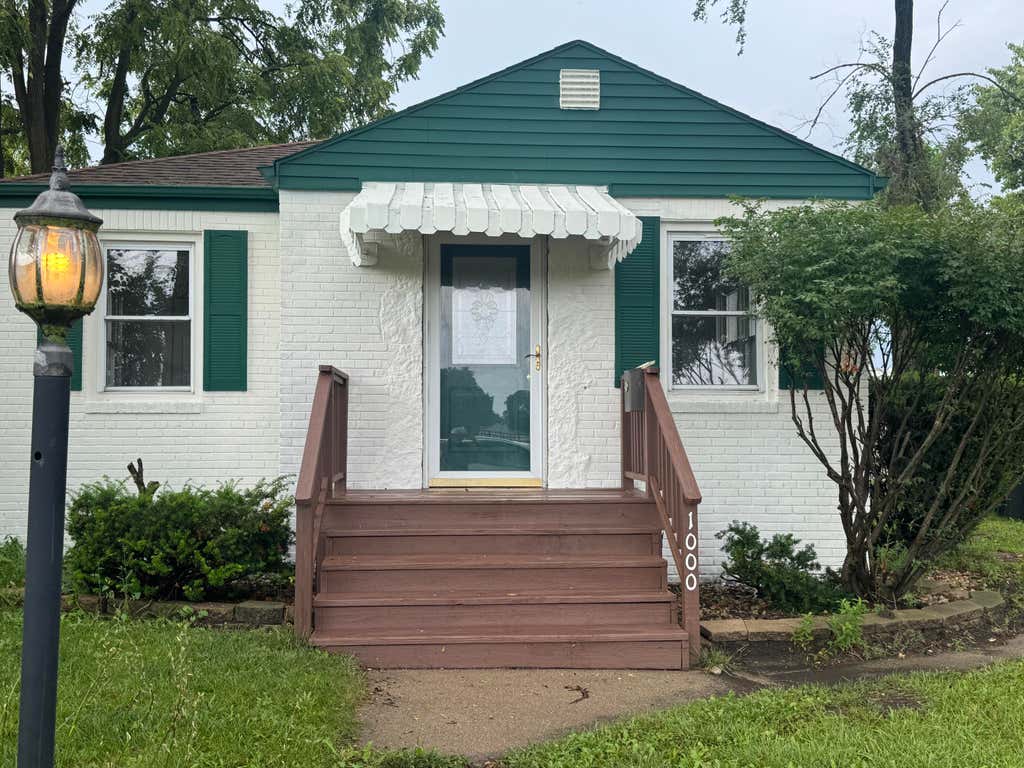 Photo of 1000 W Home Avenue, Hobart, IN 46342 (MLS # 843711)