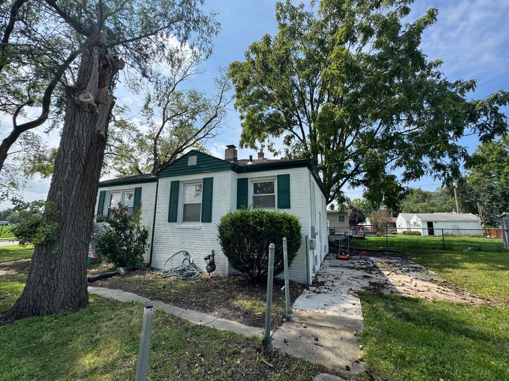 Photo of 1000 W Home Avenue, Hobart, IN 46342 (MLS # 843711)