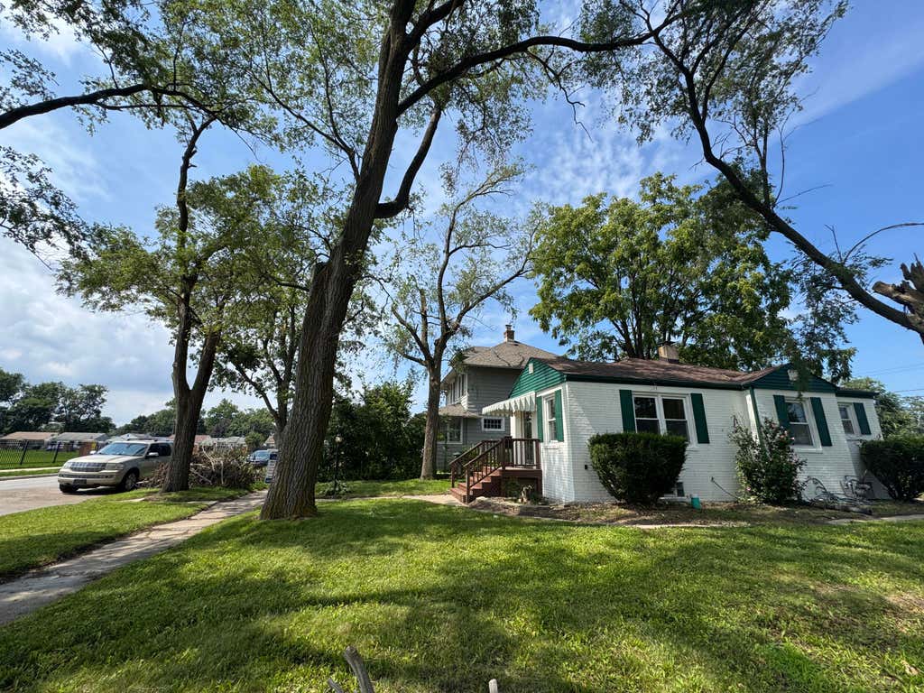 Photo of 1000 W Home Avenue, Hobart, IN 46342 (MLS # 843711)