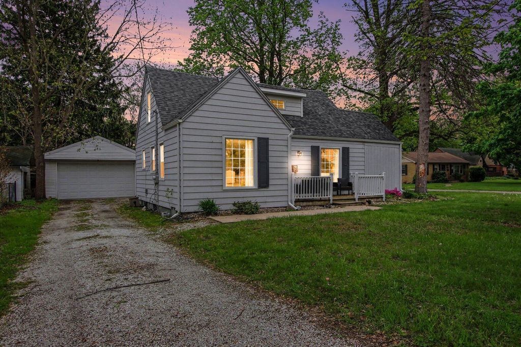 Photo of 769 S Calumet Road, Chesterton, IN 46304 (MLS # 838403)