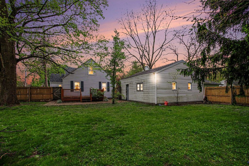 Photo of 769 S Calumet Road, Chesterton, IN 46304 (MLS # 838403)