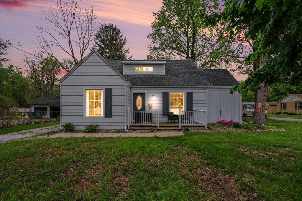 Photo of 769 S Calumet Road, Chesterton, IN 46304 (MLS # 838403)