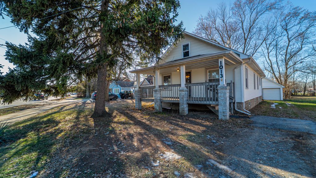 Photo of 1013 Merrillville Road, Crown Point, IN 46307 (MLS # 832087)