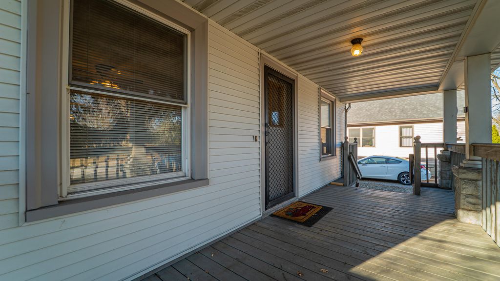 Photo of 1013 Merrillville Road, Crown Point, IN 46307 (MLS # 832087)