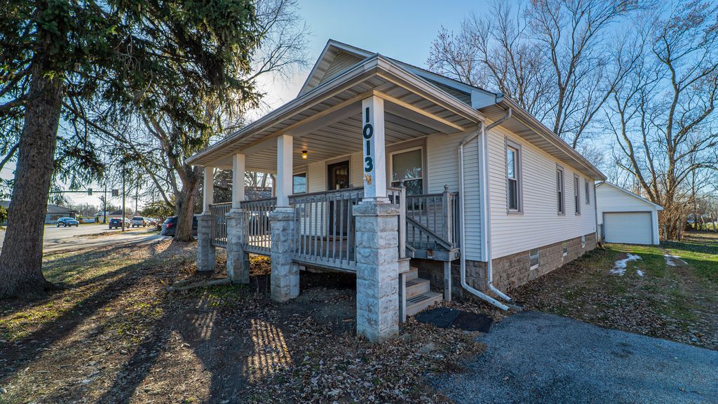 Photo of 1013 Merrillville Road, Crown Point, IN 46307 (MLS # 832087)