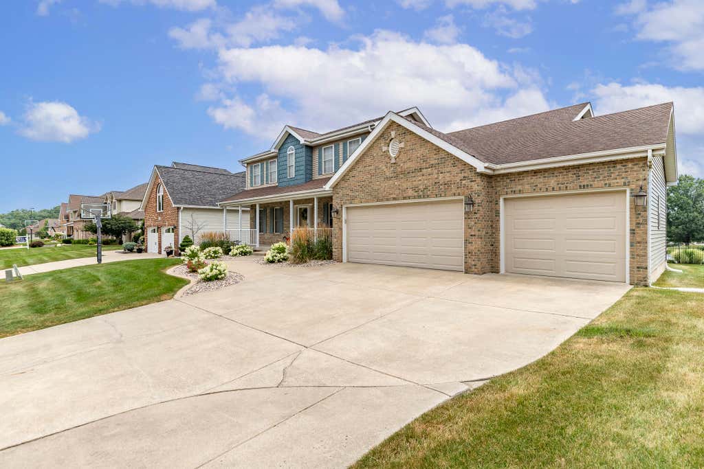 Photo of 673 Davis Circle, Crown Point, IN 46307 (MLS # 842636)