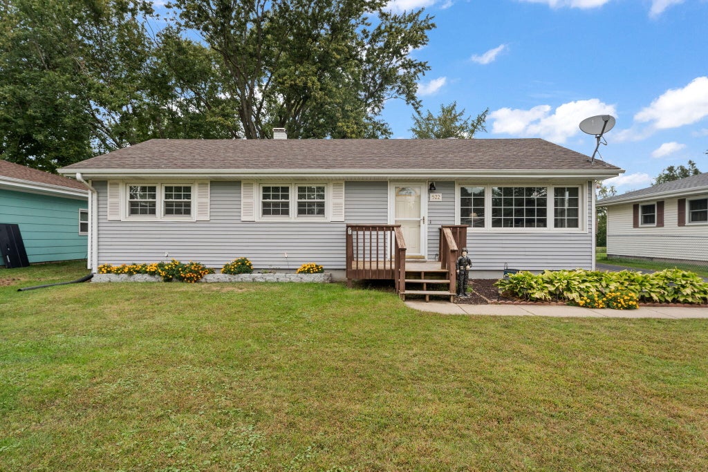 Photo of 522 Park Avenue, Chesterton, IN 46304 (MLS # 846149)