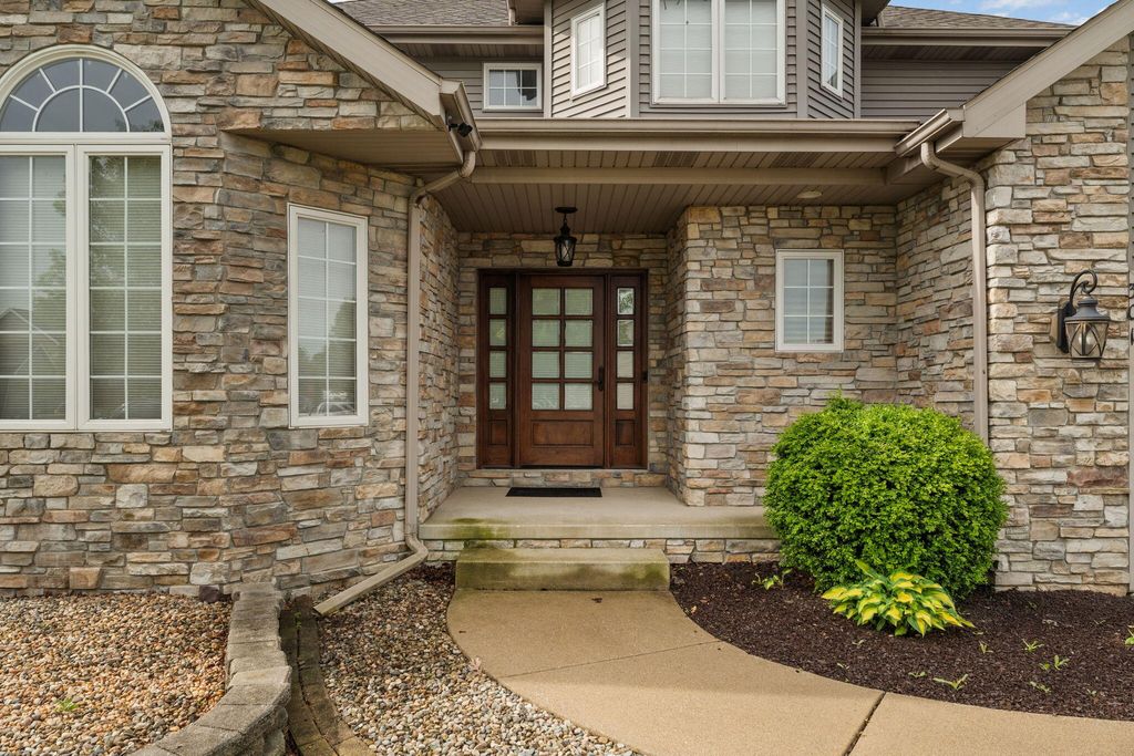Photo of 301 E 125th Avenue, Crown Point, IN 46307 (MLS # 839170)