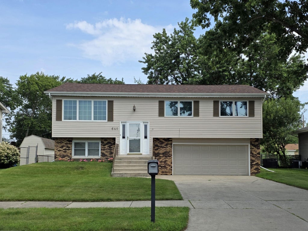 Photo of 641 205th Place, Dyer, IN 46311 (MLS # 842551)