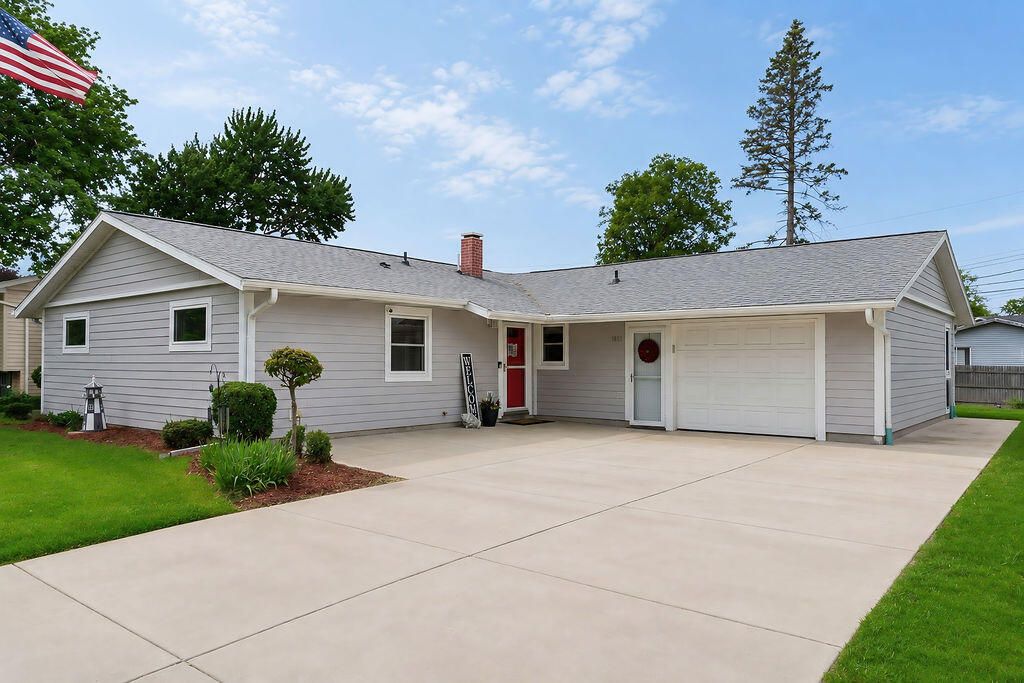 Photo of 1022 Georgetown Road, Michigan City, IN 46360 (MLS # 839323)