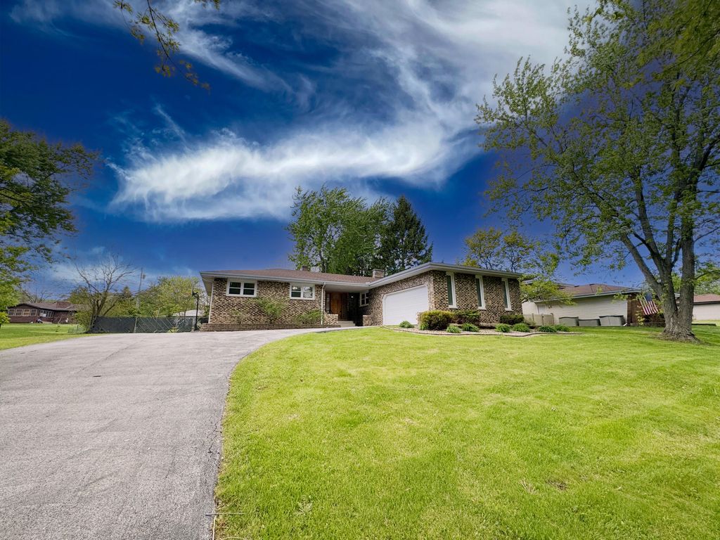 Photo of 9616 Olcott Avenue, Saint John, IN 46373 (MLS # 838257)