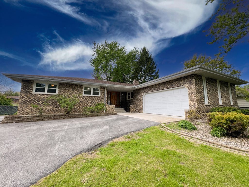 Photo of 9616 Olcott Avenue, Saint John, IN 46373 (MLS # 838257)