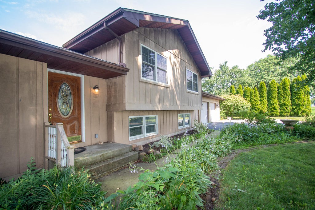 Photo of 184 S 200 W, Valparaiso, IN 46385 (MLS # 845664)