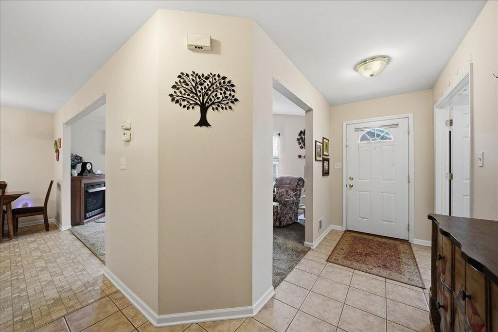 Photo of 352 W 43rd Court, Griffith, IN 46319 (MLS # 836621)