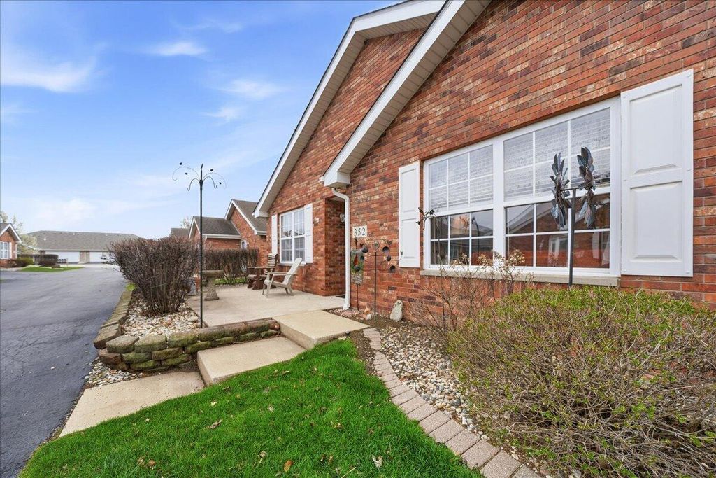 Photo of 352 W 43rd Court, Griffith, IN 46319 (MLS # 836621)