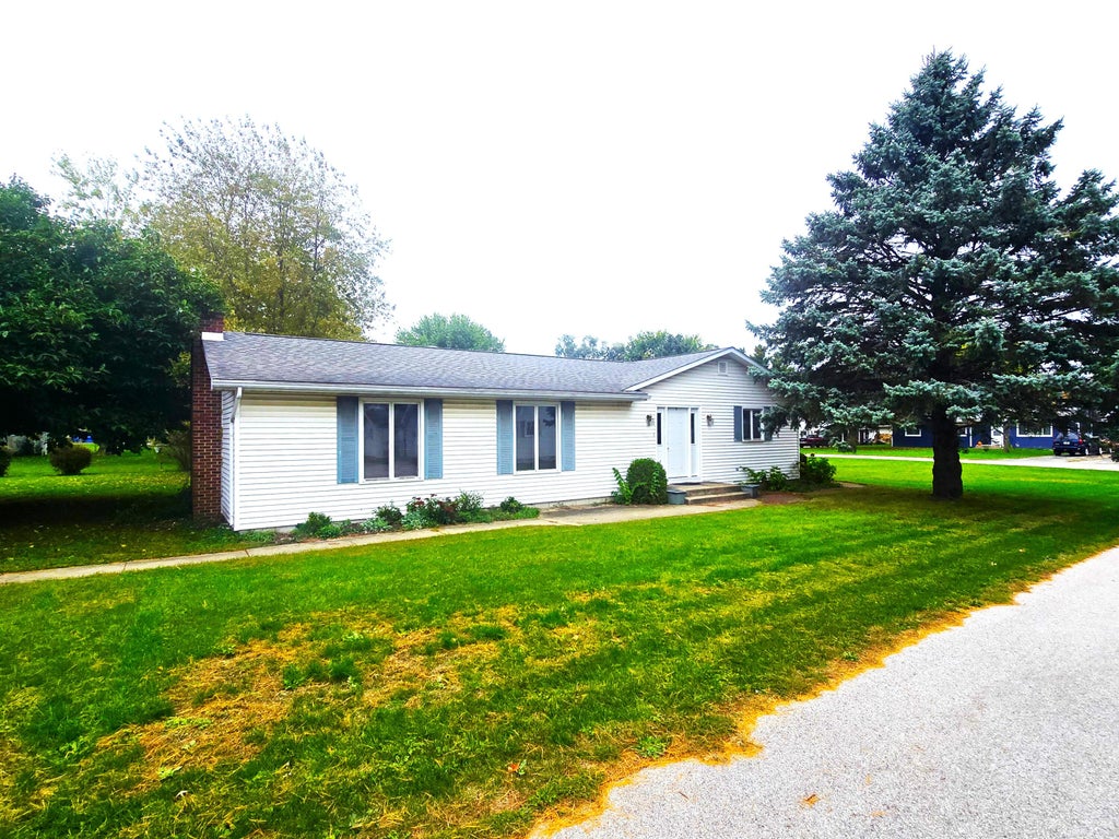 Photo of 201 W Walnut Street, Morocco, IN 47963 (MLS # 846835)