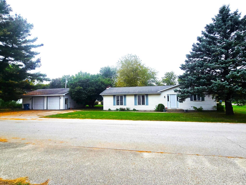 Photo of 201 W Walnut Street, Morocco, IN 47963 (MLS # 846835)