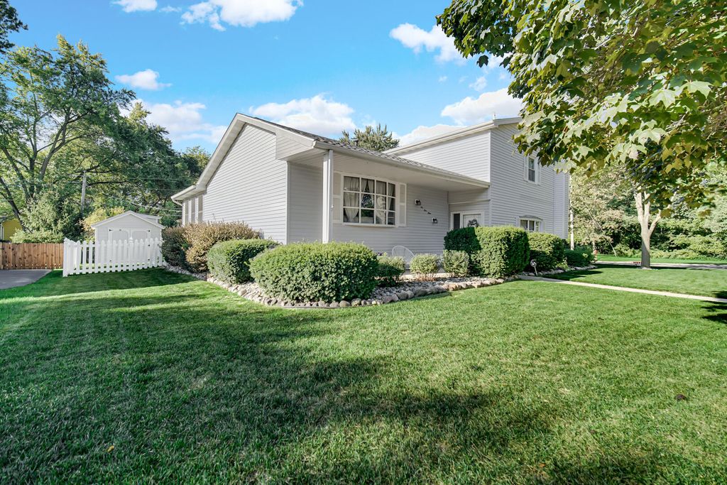 Photo of 659 Lorraine Drive, Valparaiso, IN 46385 (MLS # 834269)