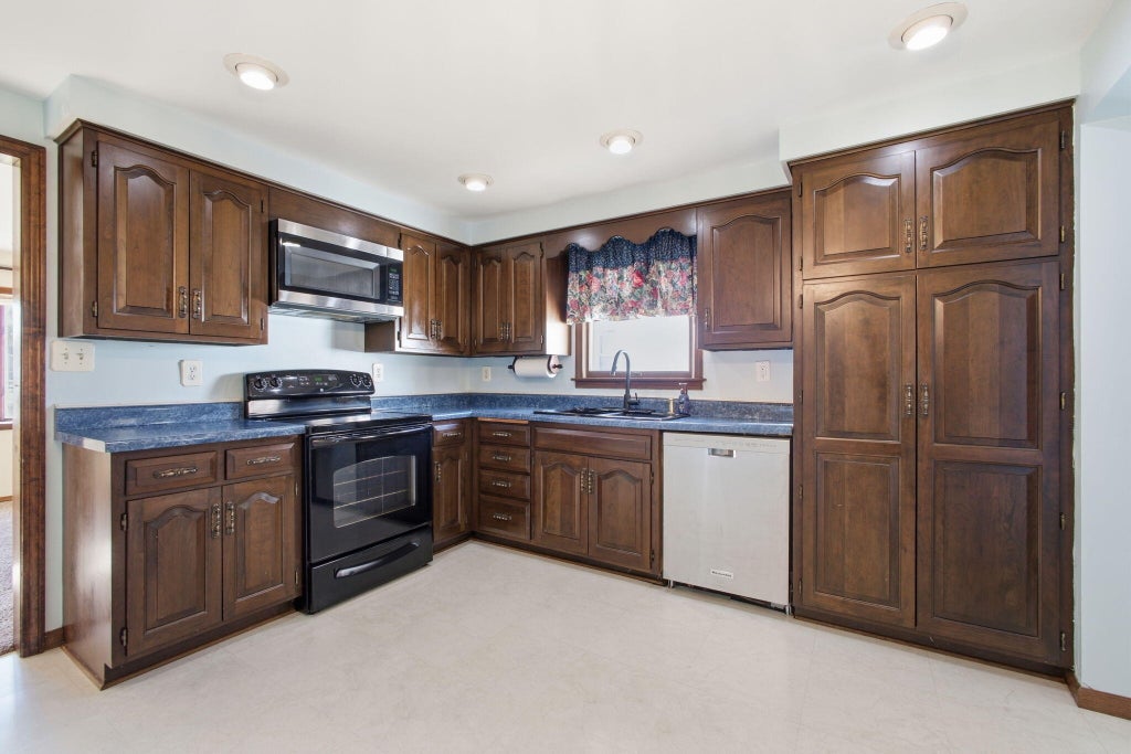Photo of 230 N Arbogast Street, Griffith, IN 46319 (MLS # 846839)