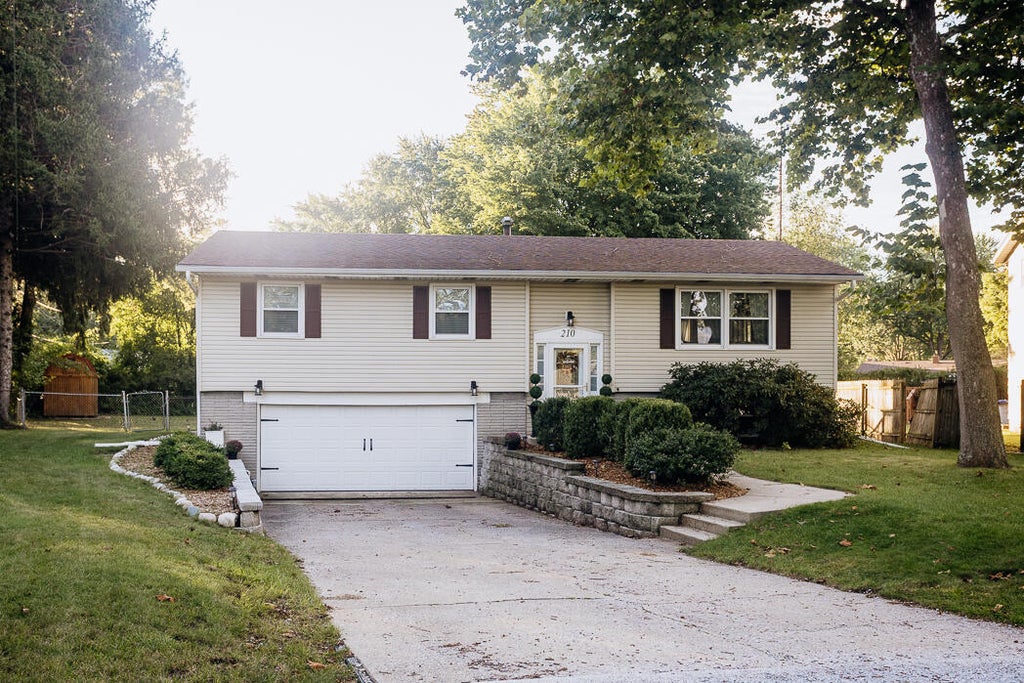 Photo of 210 Lawndale Place, Michigan City, IN 46360 (MLS # 845814)