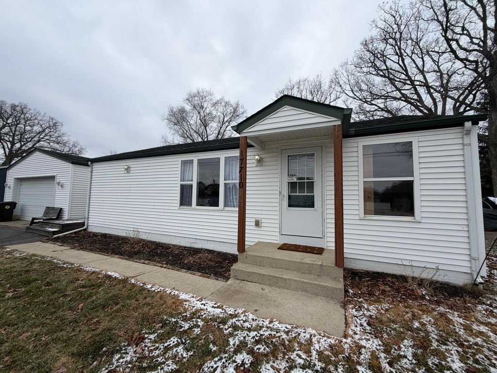 Photo of 17710 Holtz Road, Lowell, IN 46356 (MLS # 832808)