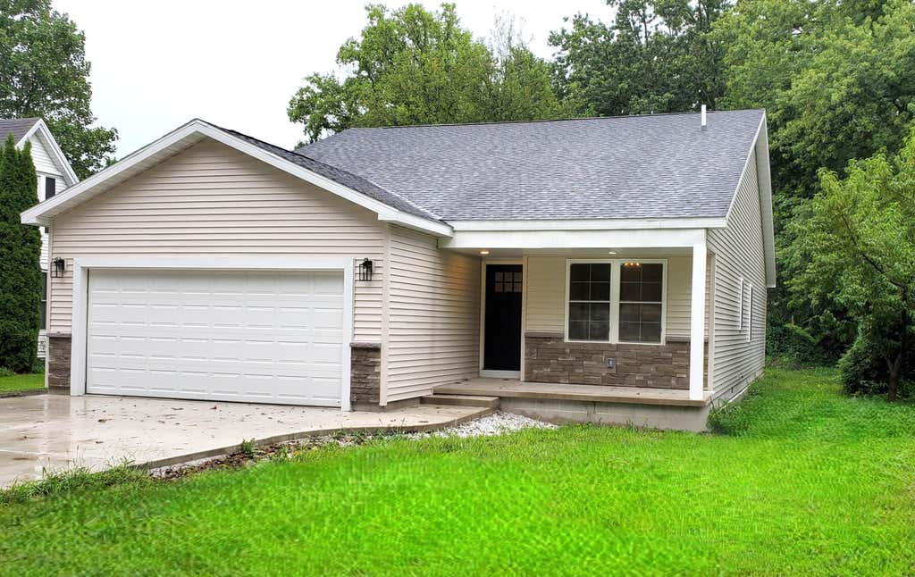 Photo of 303 E Washington Street, Kentland, IN 47951 (MLS # 843874)