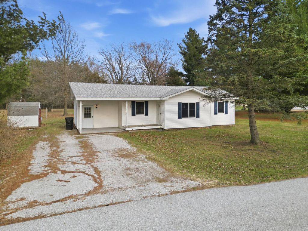 Photo of 23515 Fillmore Street, Lowell, IN 46356 (MLS # 835430)