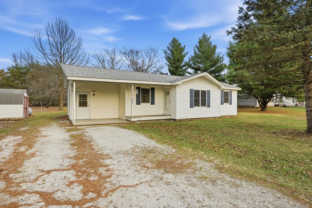 Photo of 23515 Fillmore Street, Lowell, IN 46356 (MLS # 835430)